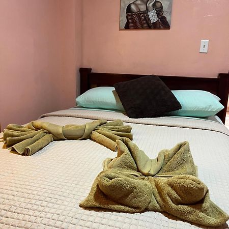 Hostal Camping La Y Griega Bocas del Toro Esterno foto
