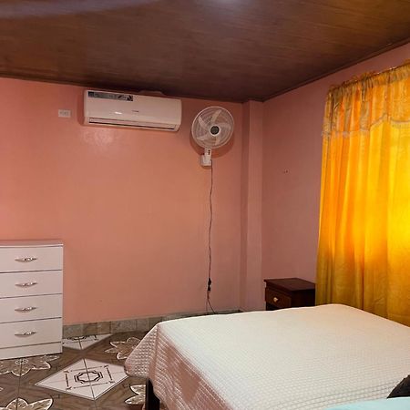 Hostal Camping La Y Griega Bocas del Toro Esterno foto