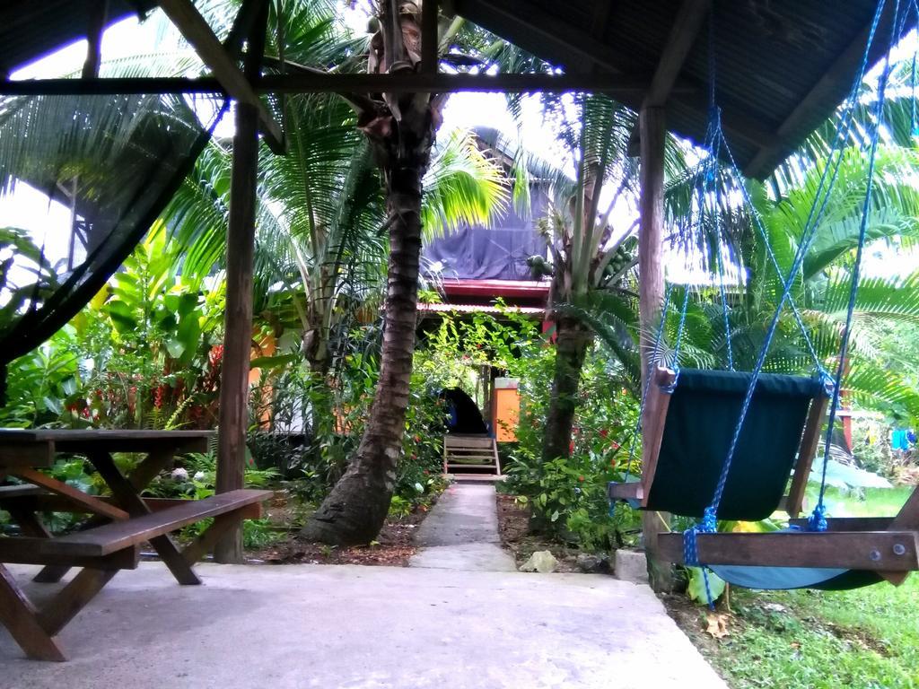 Hostal Camping La Y Griega Bocas del Toro Esterno foto