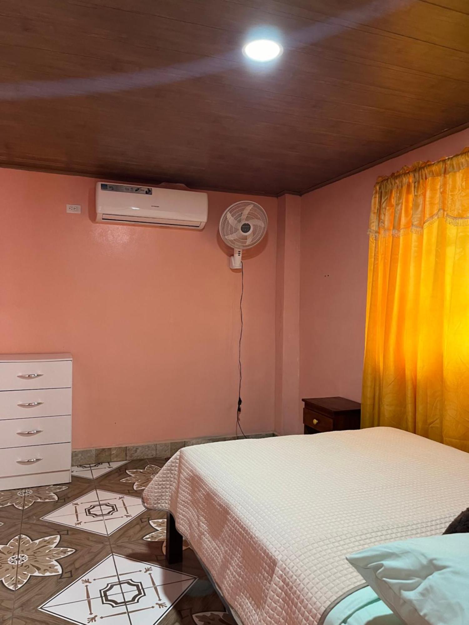 Hostal Camping La Y Griega Bocas del Toro Esterno foto