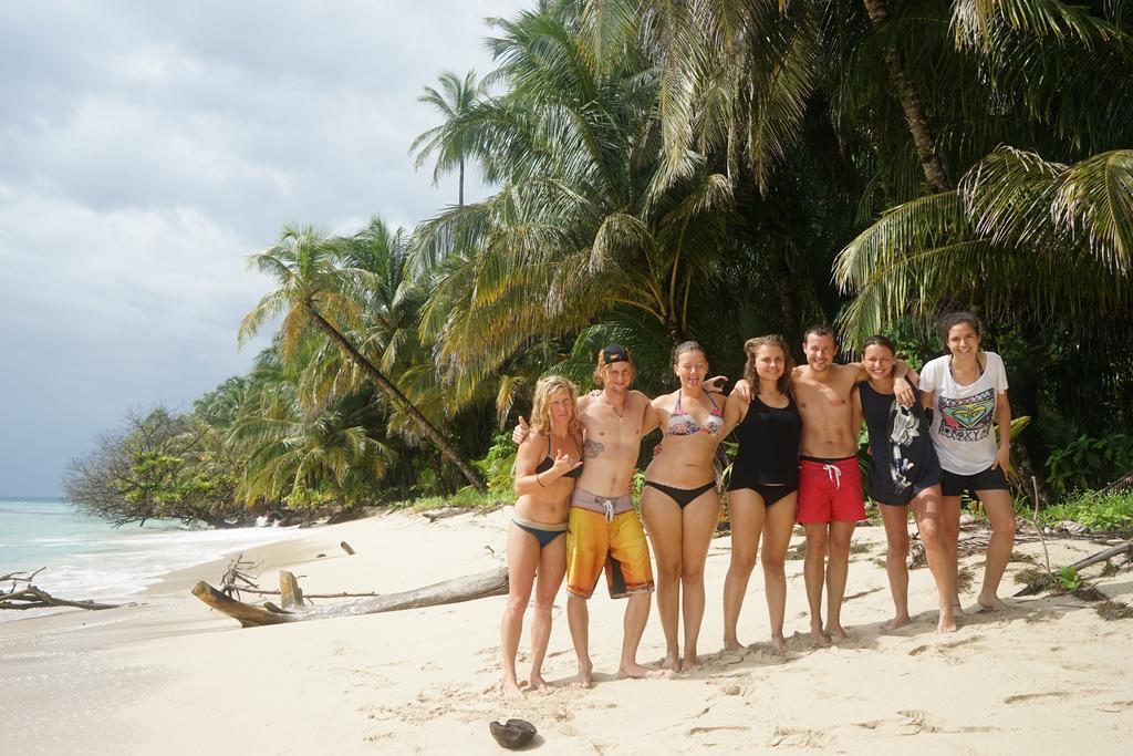 Hostal Camping La Y Griega Bocas del Toro Esterno foto